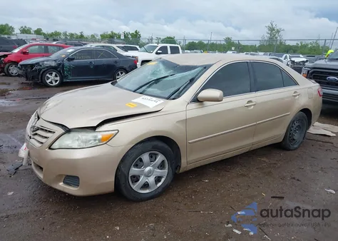 2010 Toyota Camry Le z USA, uszkodzony, nr VIN 4T1BF3EK0AU006826